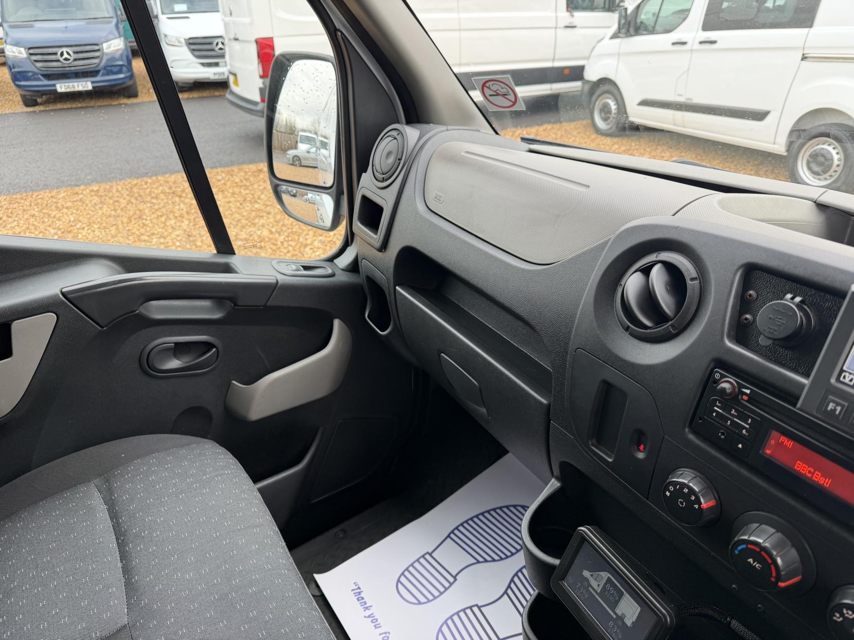 Vauxhall Movano 2.3 CDTi 3500 Panel Van 5dr Diesel Manual FWD L2 H2 Euro 6 (130 ps)