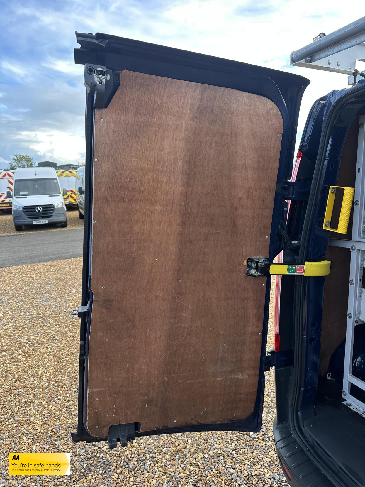 Ford Transit Custom 2.2 TDCi 330 Trend Panel Van 5dr Diesel Manual L2 H1 (197 g/km, 123 bhp)