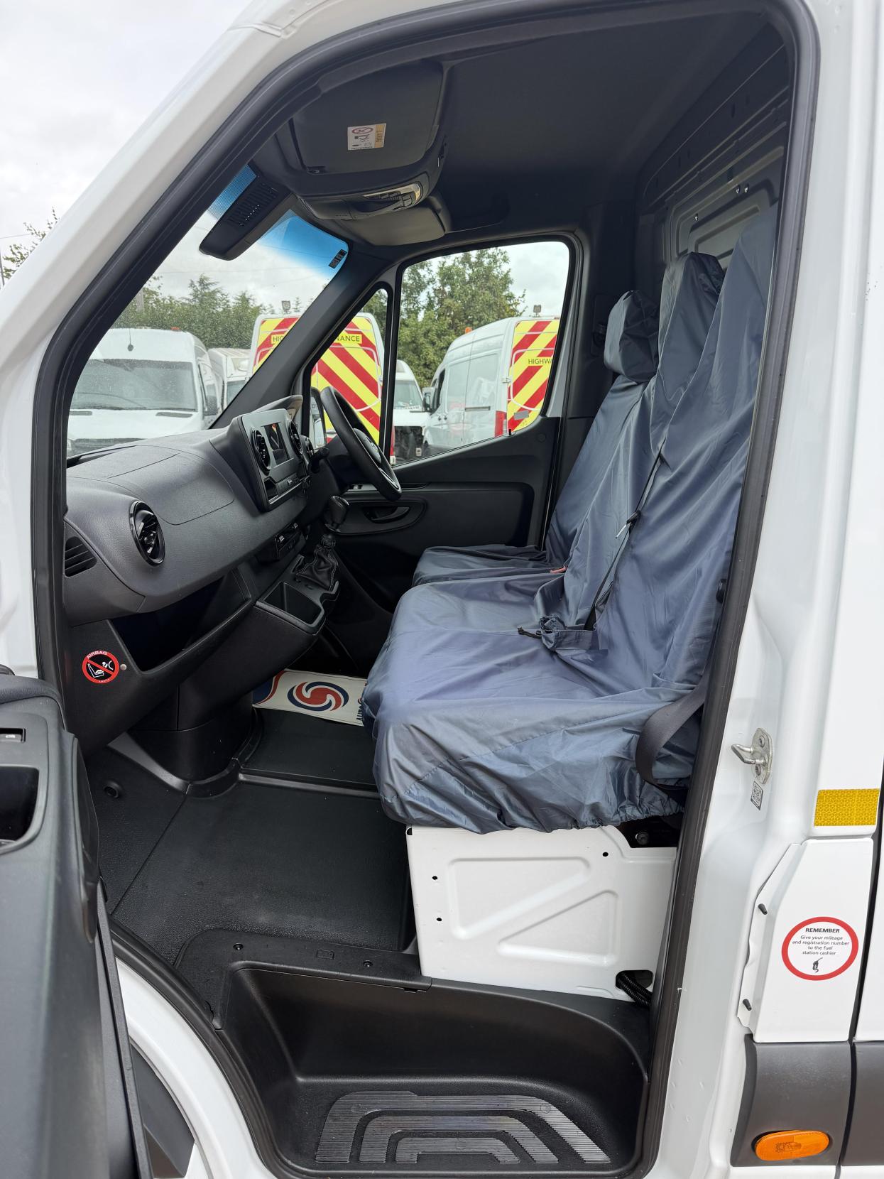 2019 Mercedes-Benz Sprinter 2.1 316 CDI Panel Van 5dr Diesel Manual RWD L2 H2 Euro 6 (163 ps) - Thumbnail 17