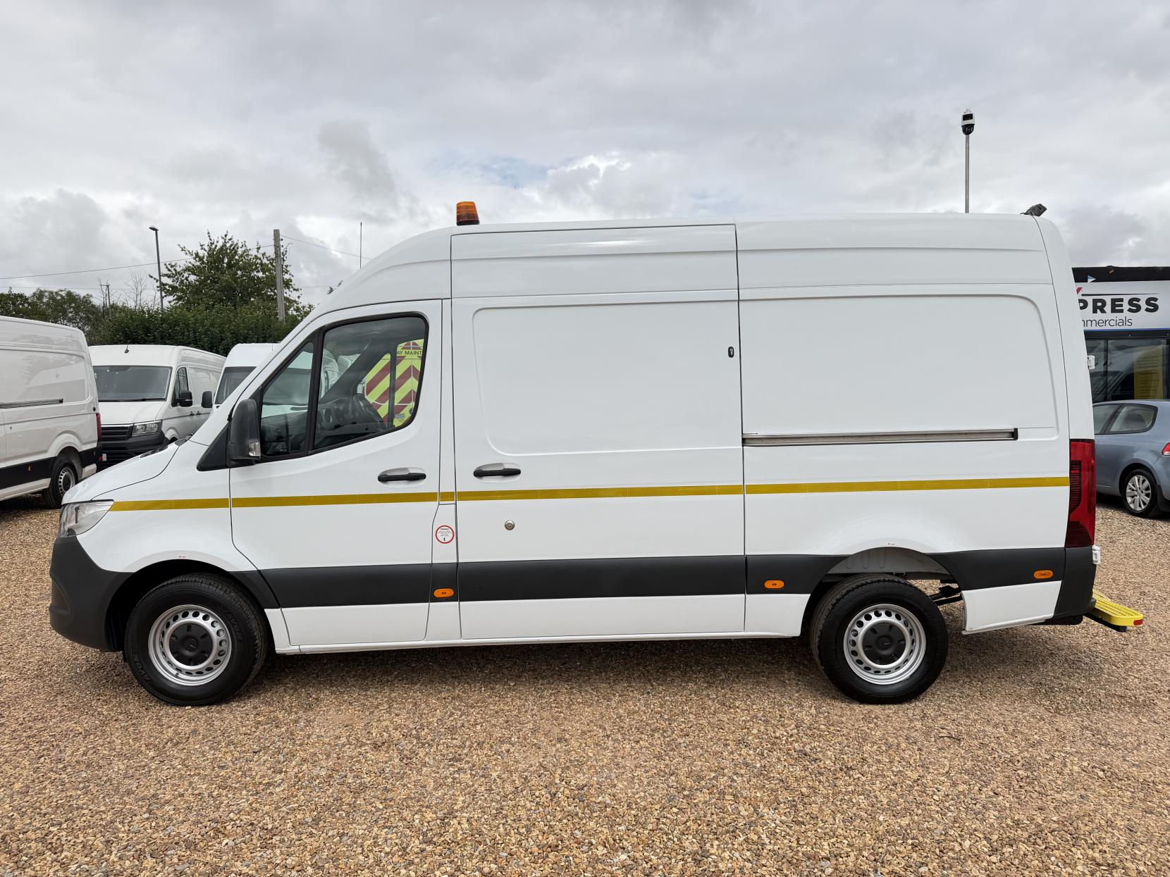 2019 Mercedes-Benz Sprinter 2.1 316 CDI Panel Van 5dr Diesel Manual RWD L2 H2 Euro 6 (163 ps) - Thumbnail 8