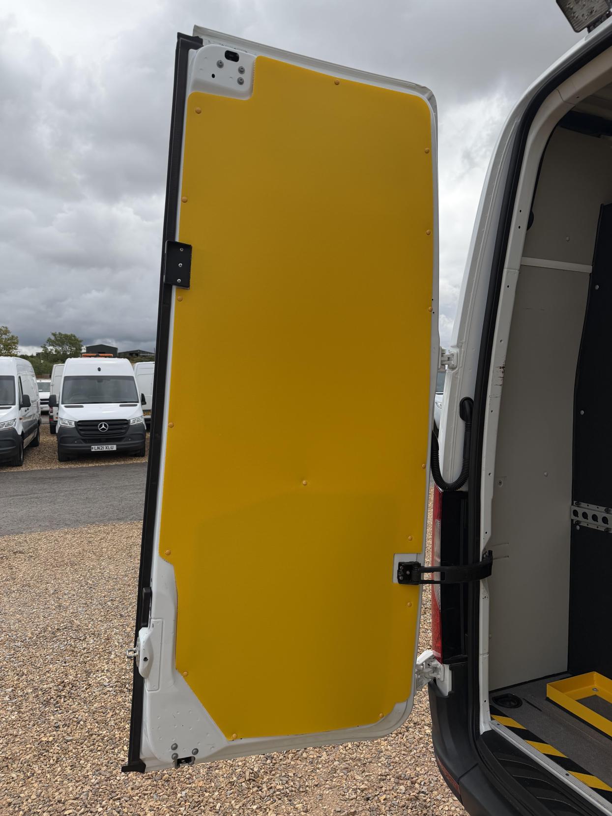 2019 Mercedes-Benz Sprinter 2.1 316 CDI Panel Van 5dr Diesel Manual RWD L2 H2 Euro 6 (163 ps) - Thumbnail 46