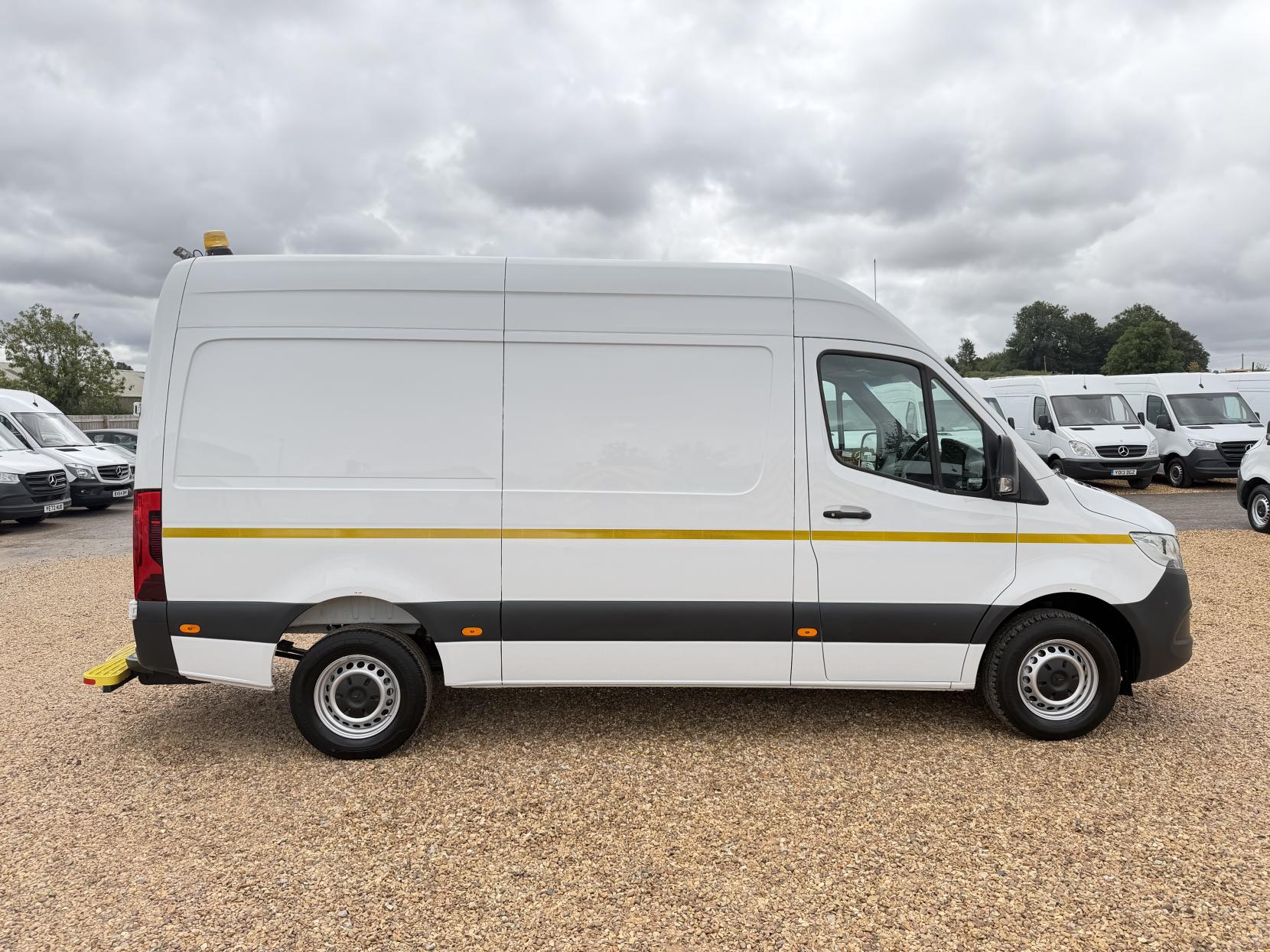 2019 Mercedes-Benz Sprinter 2.1 316 CDI Panel Van 5dr Diesel Manual RWD L2 H2 Euro 6 (163 ps) - Thumbnail 12