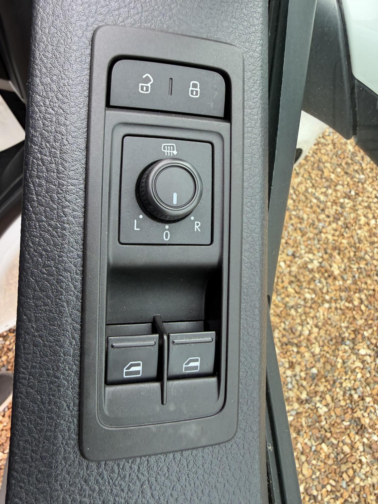 2020 Volkswagen Transporter 2.0 TDI T28 Trendline Panel Van 5dr Diesel Manual FWD LWB Euro 6 (s/s) (102 ps) - Thumbnail 21