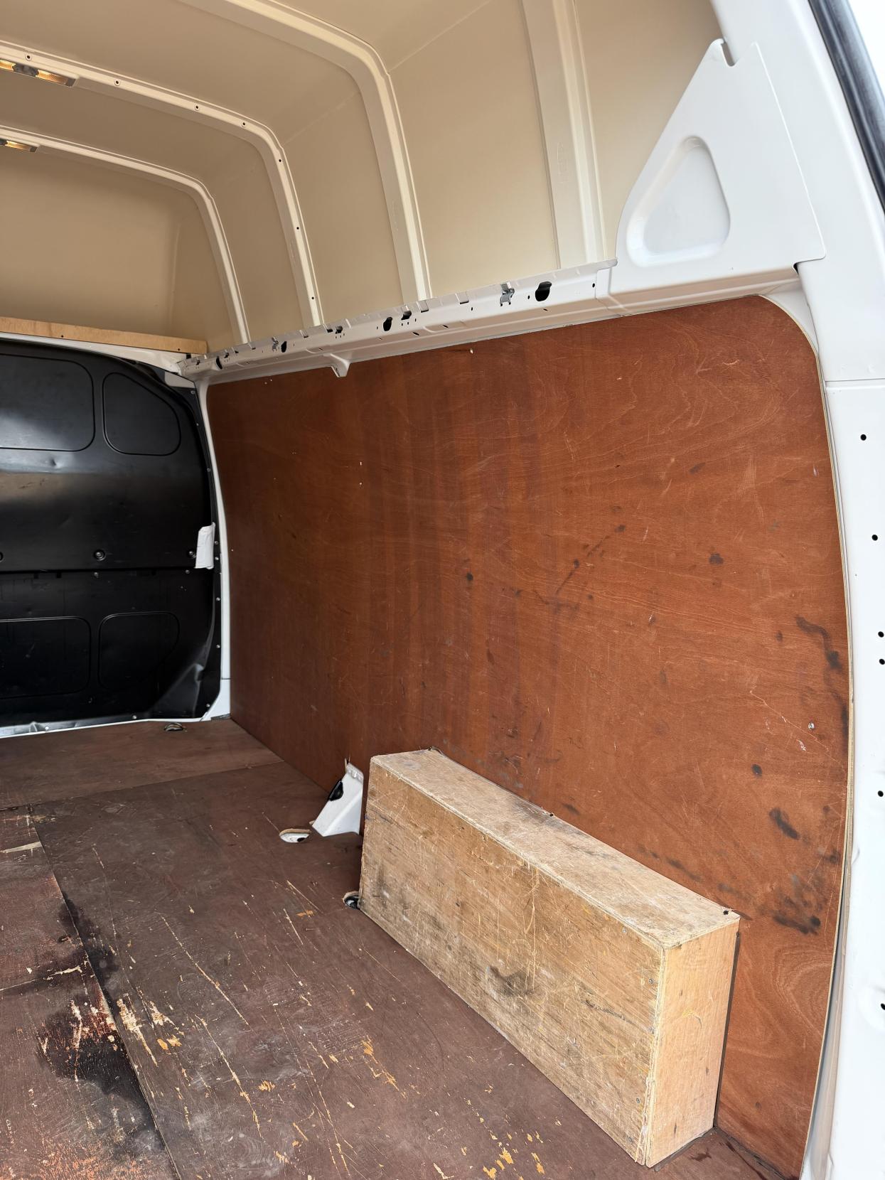 2020 Volkswagen Transporter 2.0 TDI T28 Trendline Panel Van 5dr Diesel Manual FWD LWB Euro 6 (s/s) (102 ps) - Thumbnail 36