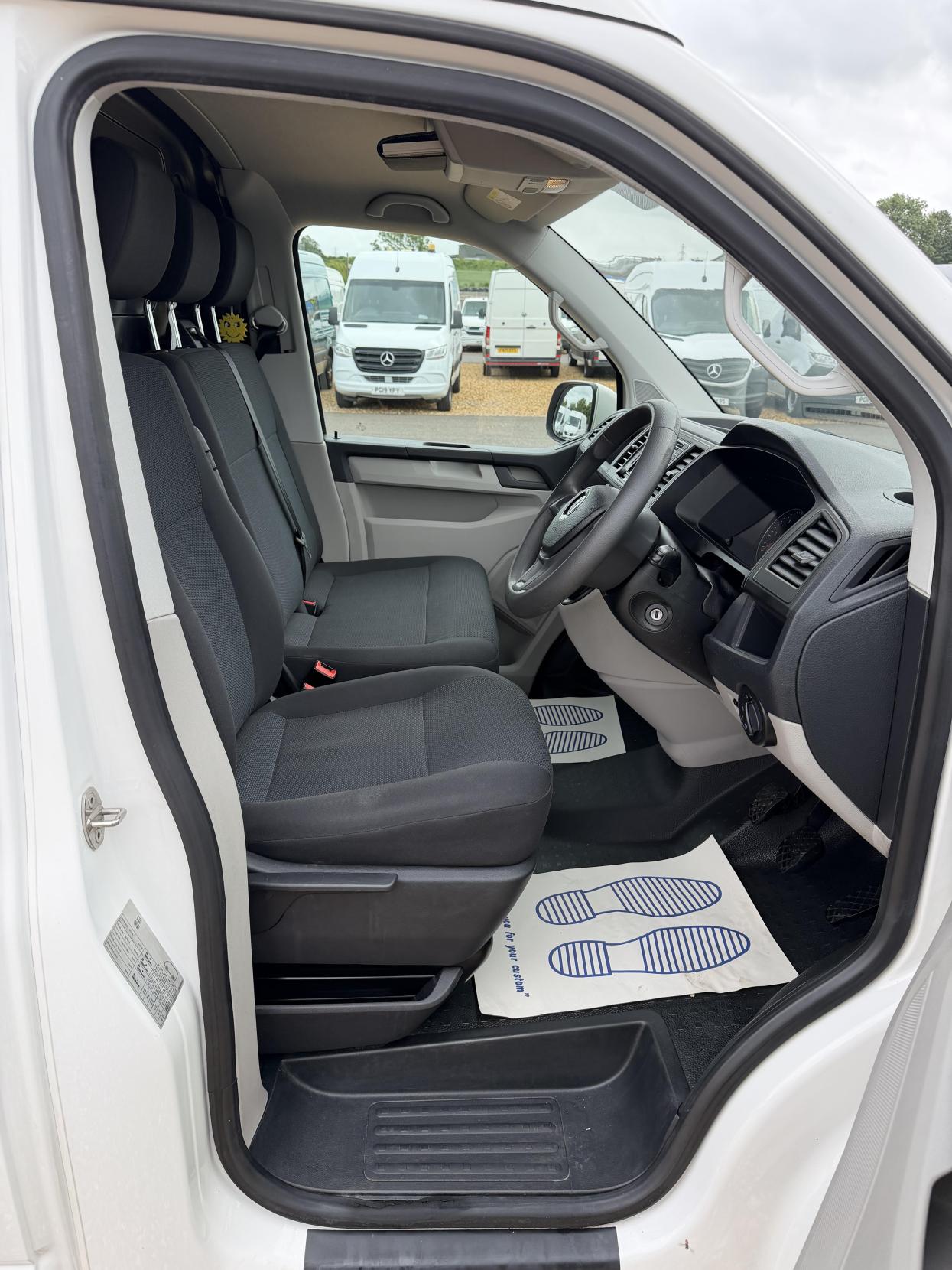 2020 Volkswagen Transporter 2.0 TDI T28 Trendline Panel Van 5dr Diesel Manual FWD LWB Euro 6 (s/s) (102 ps) - Thumbnail 19