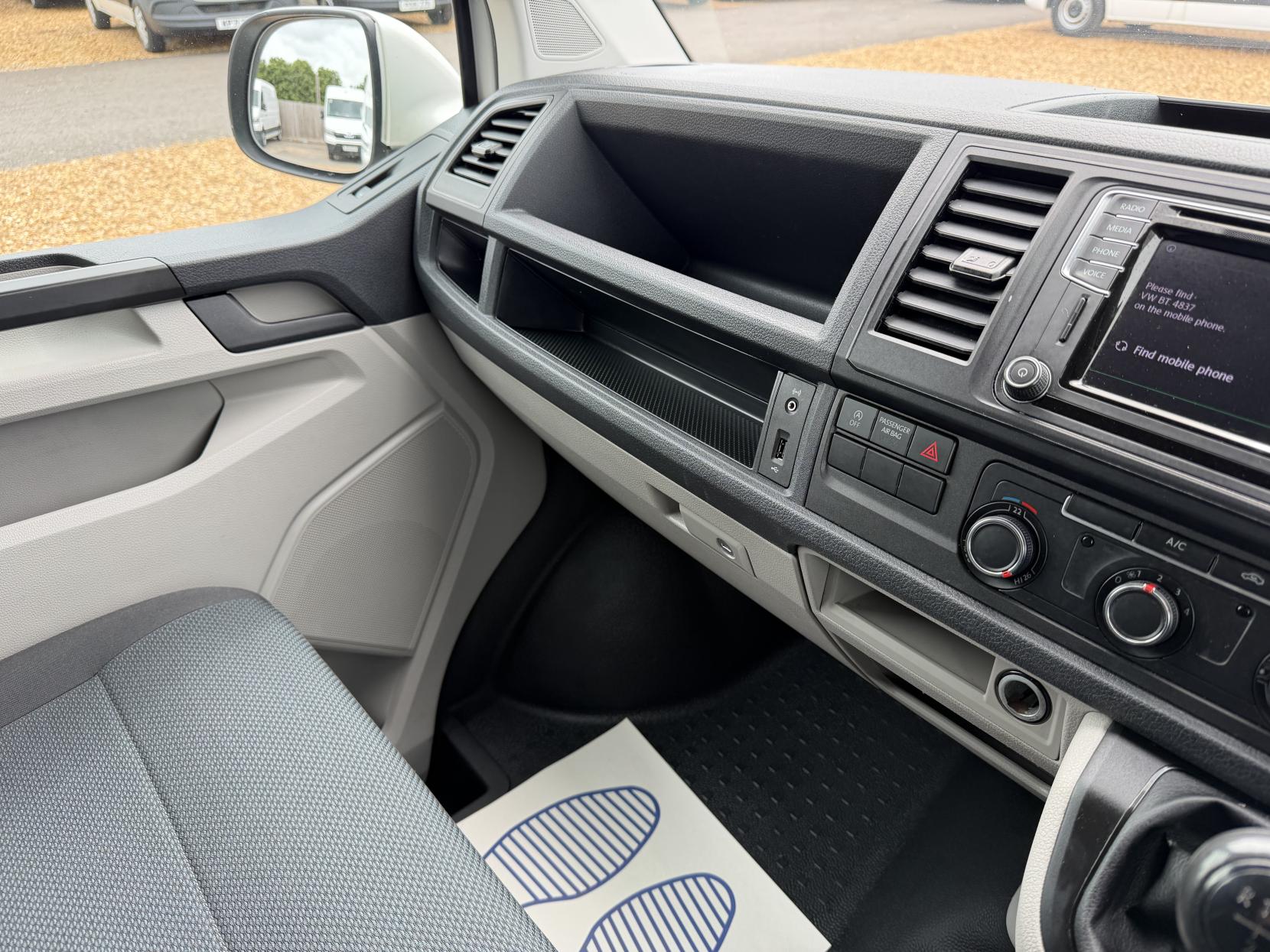 2020 Volkswagen Transporter 2.0 TDI T28 Trendline Panel Van 5dr Diesel Manual FWD LWB Euro 6 (s/s) (102 ps) - Thumbnail 44