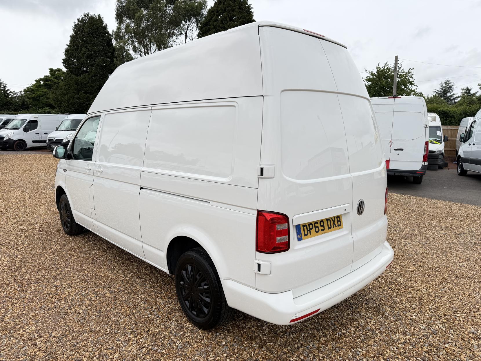 2020 Volkswagen Transporter 2.0 TDI T28 Trendline Panel Van 5dr Diesel Manual FWD LWB Euro 6 (s/s) (102 ps) - Thumbnail 9