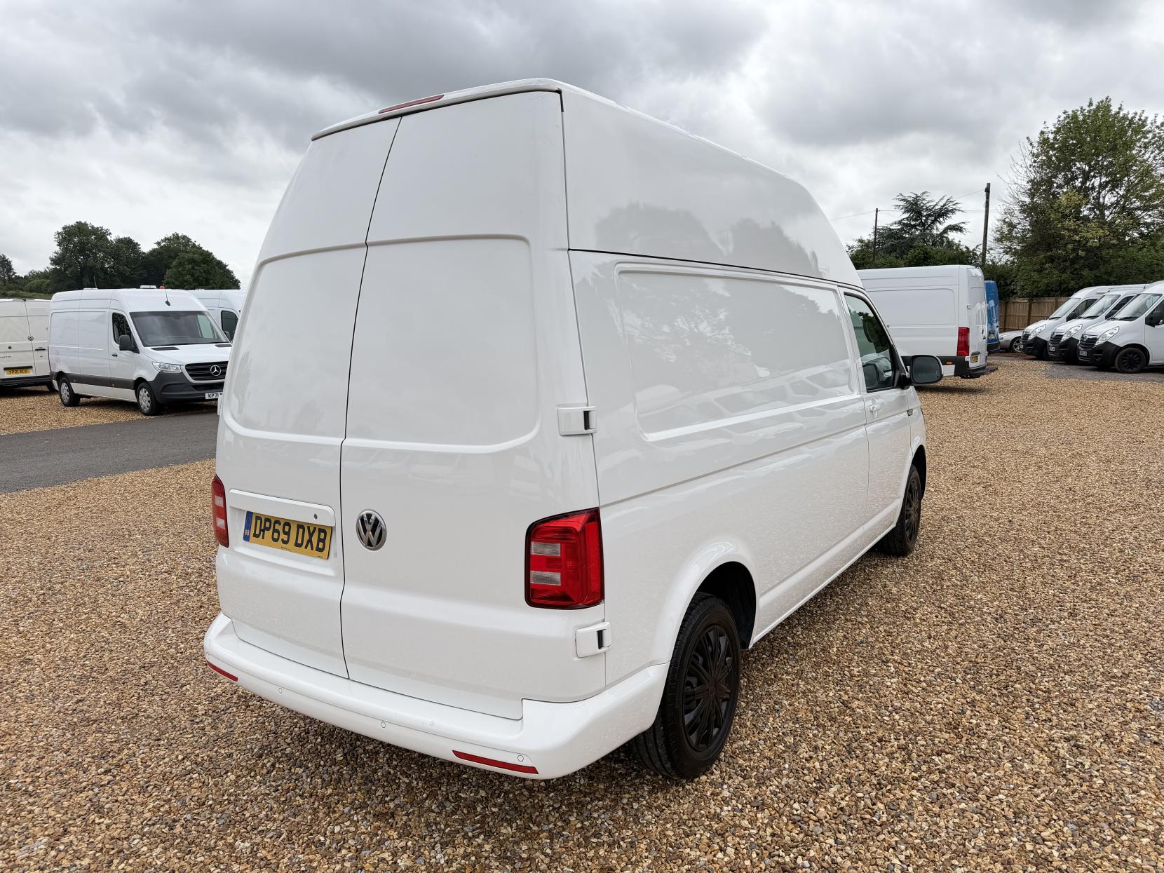 2020 Volkswagen Transporter 2.0 TDI T28 Trendline Panel Van 5dr Diesel Manual FWD LWB Euro 6 (s/s) (102 ps) - Thumbnail 11