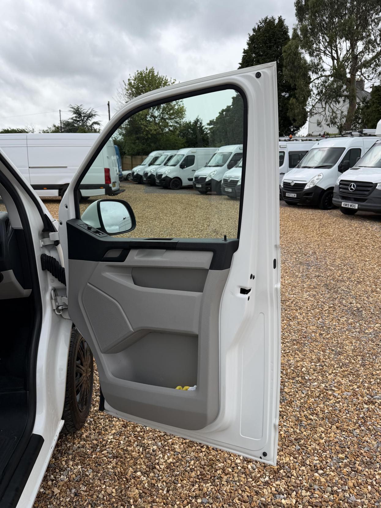 2020 Volkswagen Transporter 2.0 TDI T28 Trendline Panel Van 5dr Diesel Manual FWD LWB Euro 6 (s/s) (102 ps) - Thumbnail 15