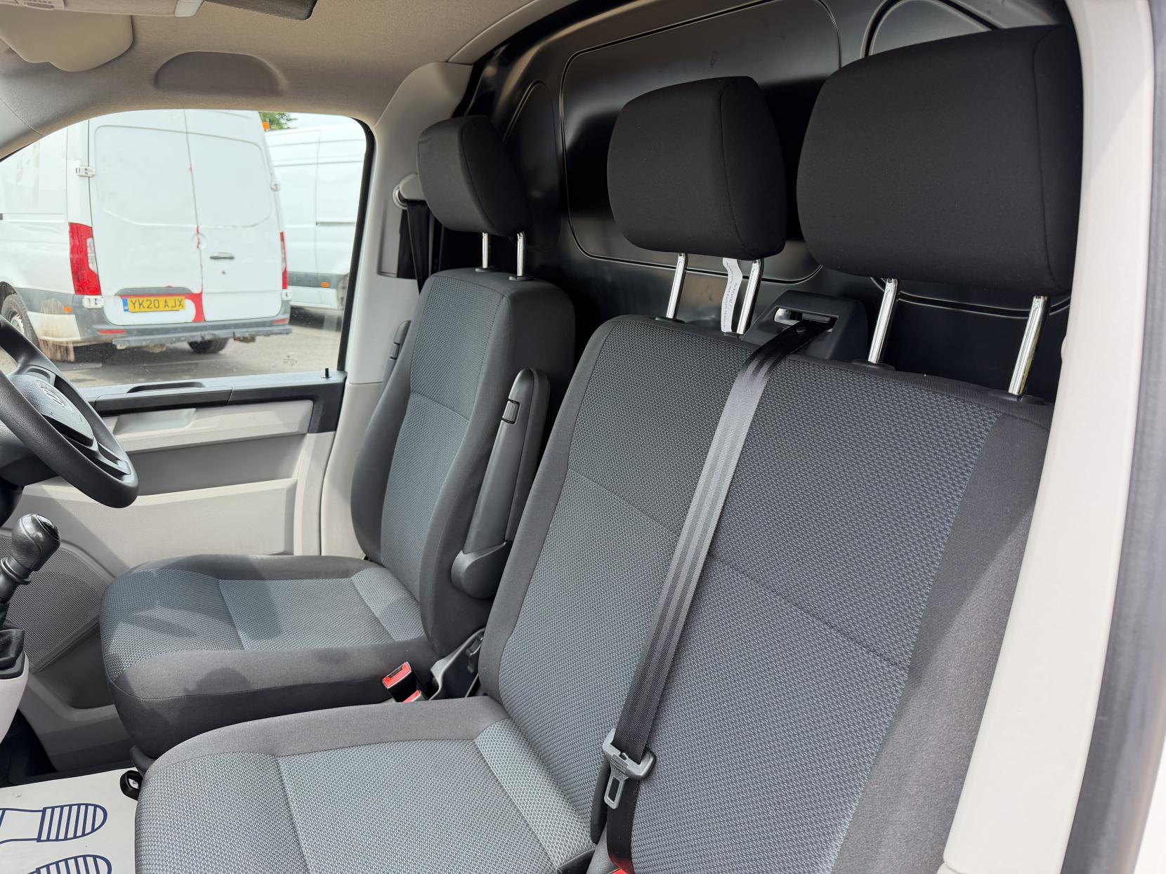 2020 Volkswagen Transporter 2.0 TDI T28 Trendline Panel Van 5dr Diesel Manual FWD LWB Euro 6 (s/s) (102 ps) - Thumbnail 20