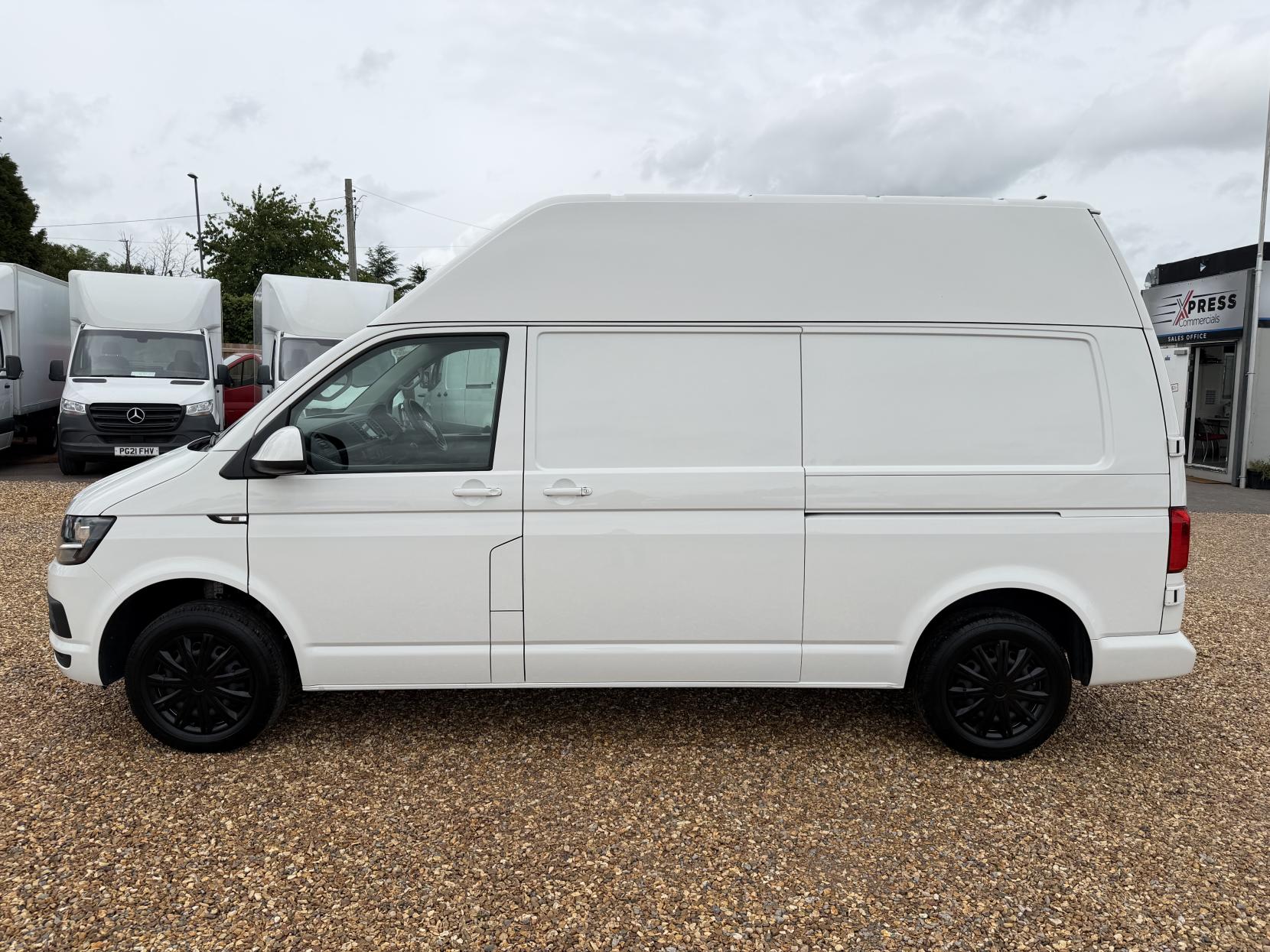 2020 Volkswagen Transporter 2.0 TDI T28 Trendline Panel Van 5dr Diesel Manual FWD LWB Euro 6 (s/s) (102 ps) - Thumbnail 8