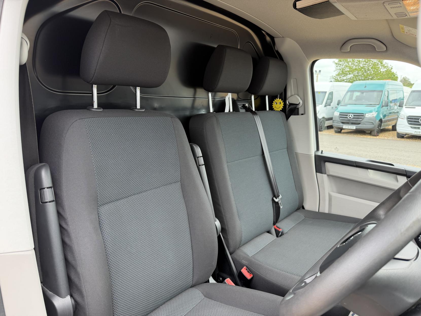 2020 Volkswagen Transporter 2.0 TDI T28 Trendline Panel Van 5dr Diesel Manual FWD LWB Euro 6 (s/s) (102 ps) - Thumbnail 16