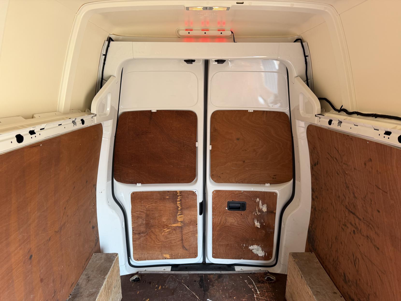 2020 Volkswagen Transporter 2.0 TDI T28 Trendline Panel Van 5dr Diesel Manual FWD LWB Euro 6 (s/s) (102 ps) - Thumbnail 23