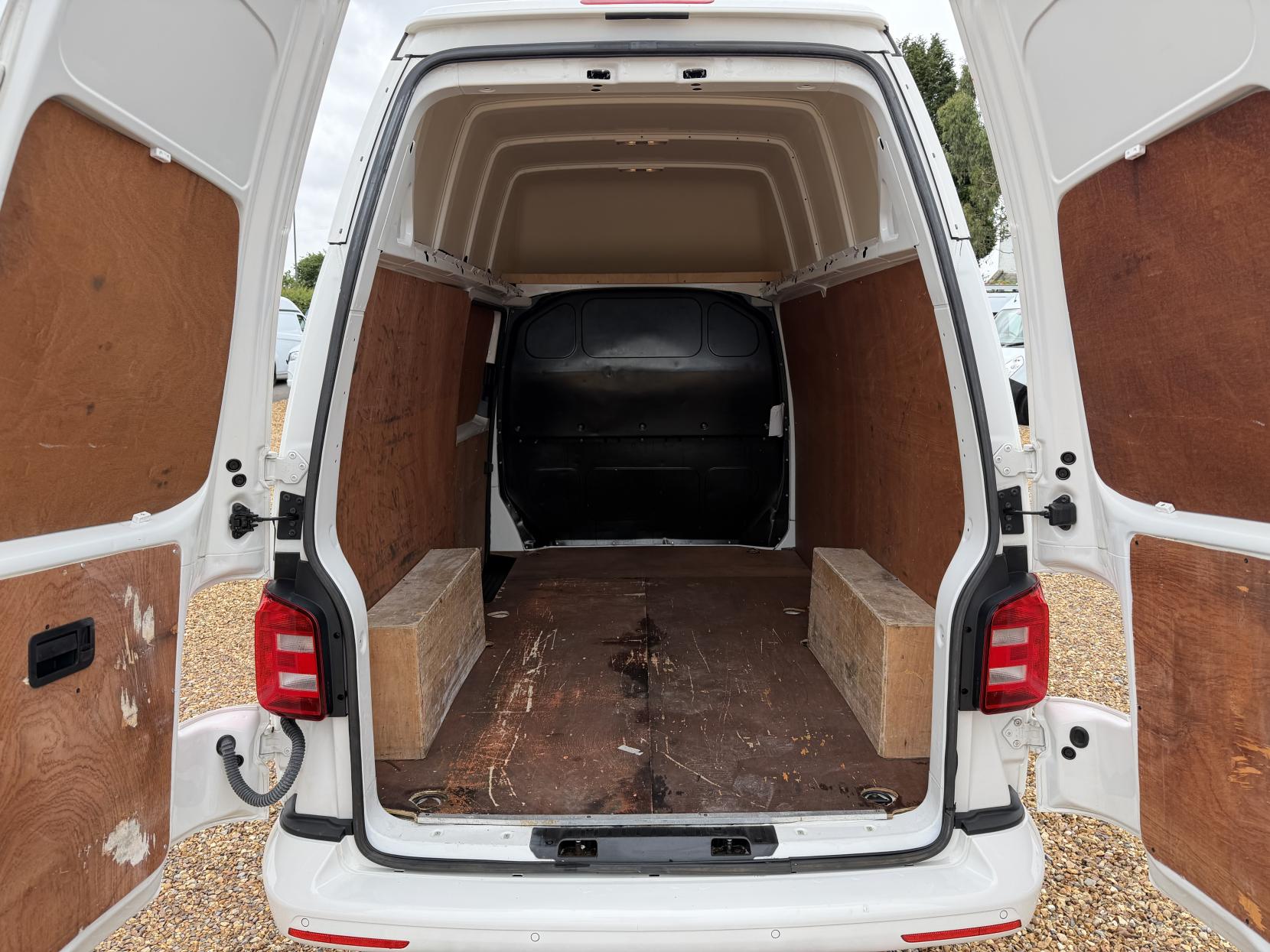 2020 Volkswagen Transporter 2.0 TDI T28 Trendline Panel Van 5dr Diesel Manual FWD LWB Euro 6 (s/s) (102 ps) - Thumbnail 3