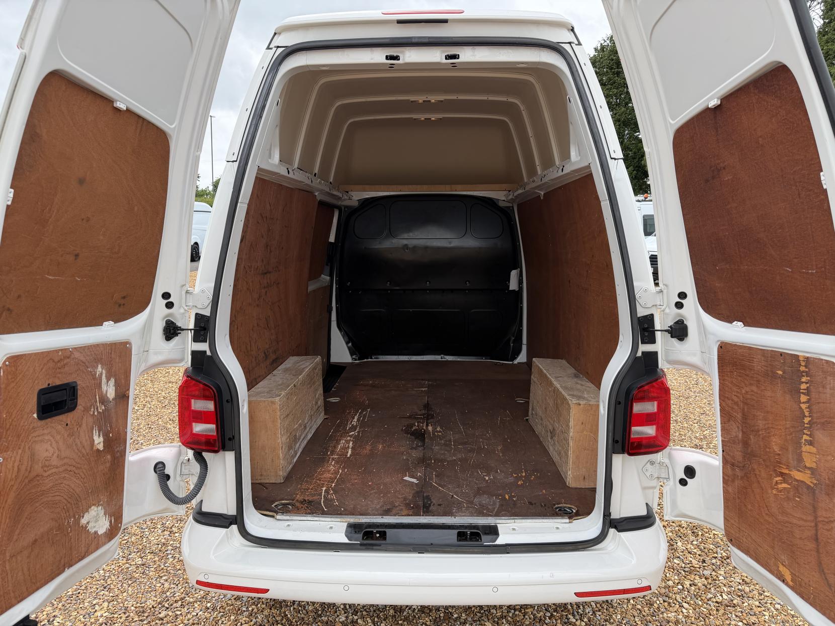 2020 Volkswagen Transporter 2.0 TDI T28 Trendline Panel Van 5dr Diesel Manual FWD LWB Euro 6 (s/s) (102 ps) - Thumbnail 29