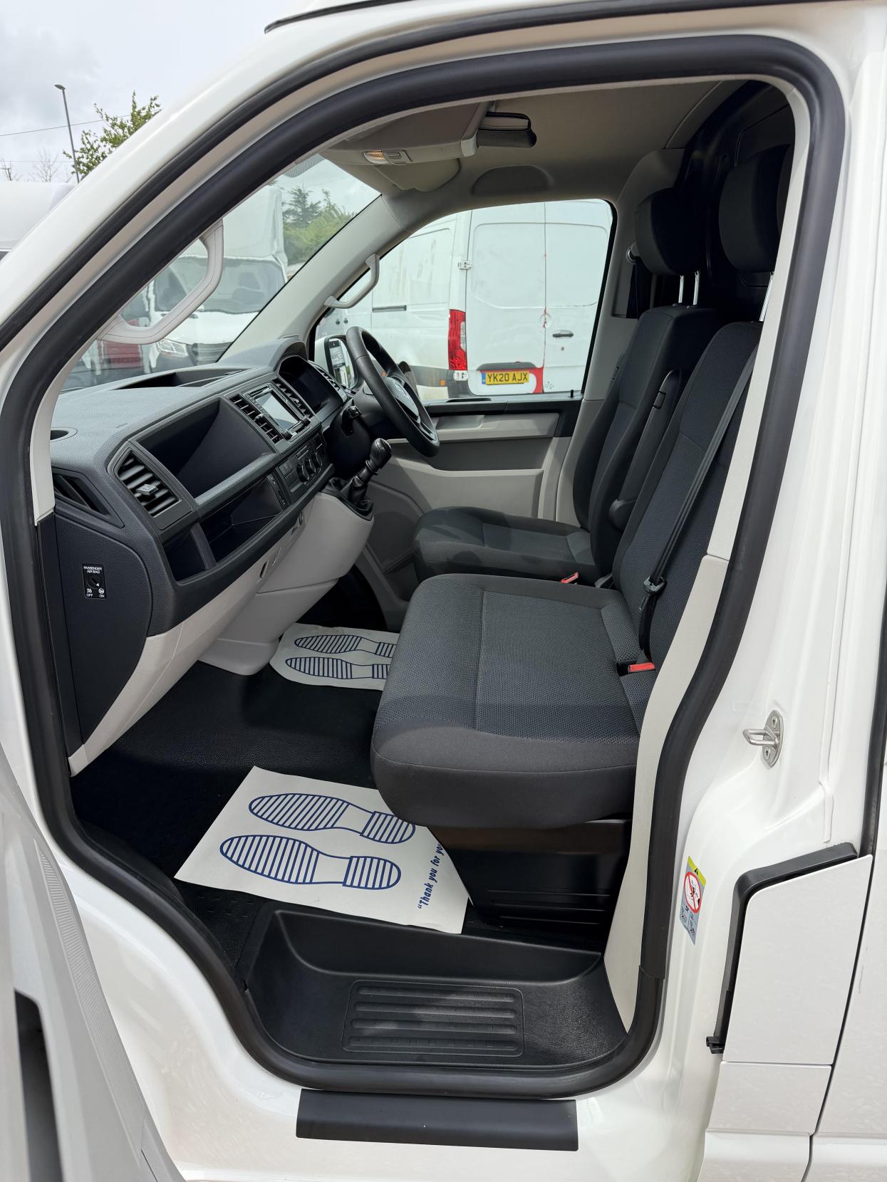 2020 Volkswagen Transporter 2.0 TDI T28 Trendline Panel Van 5dr Diesel Manual FWD LWB Euro 6 (s/s) (102 ps) - Thumbnail 22