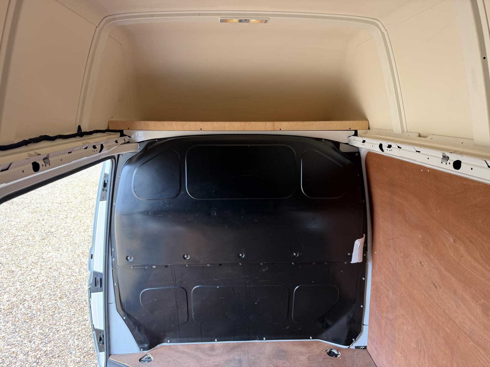 2020 Volkswagen Transporter 2.0 TDI T28 Trendline Panel Van 5dr Diesel Manual FWD LWB Euro 6 (s/s) (102 ps) - Thumbnail 26