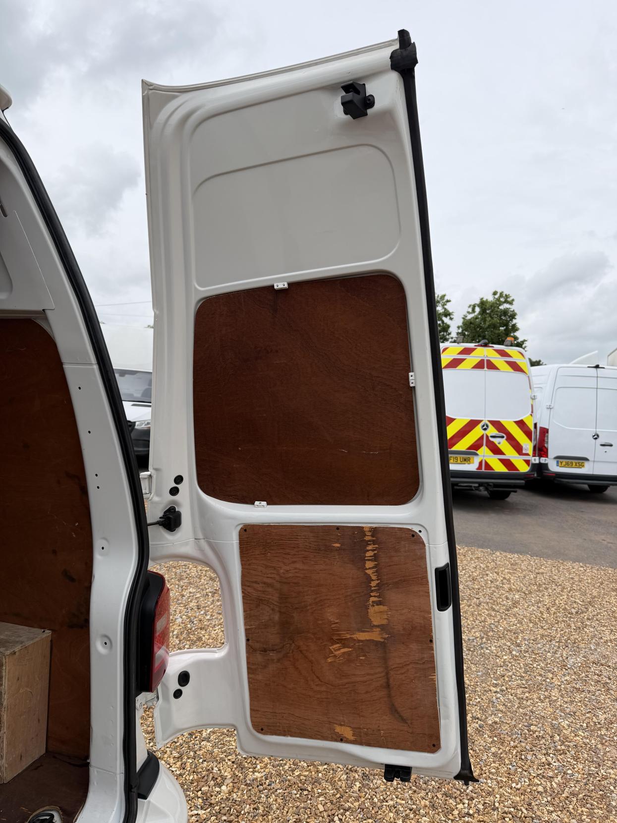 2020 Volkswagen Transporter 2.0 TDI T28 Trendline Panel Van 5dr Diesel Manual FWD LWB Euro 6 (s/s) (102 ps) - Thumbnail 34