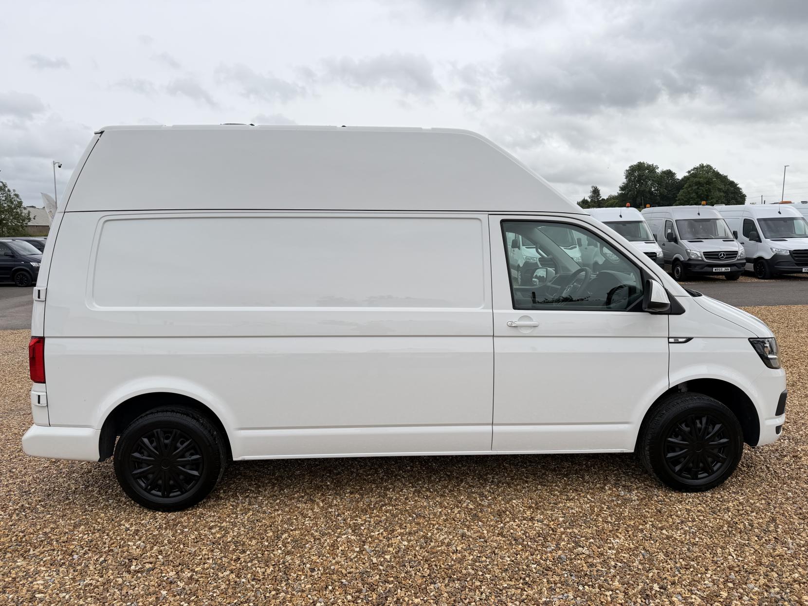 2020 Volkswagen Transporter 2.0 TDI T28 Trendline Panel Van 5dr Diesel Manual FWD LWB Euro 6 (s/s) (102 ps) - Thumbnail 12