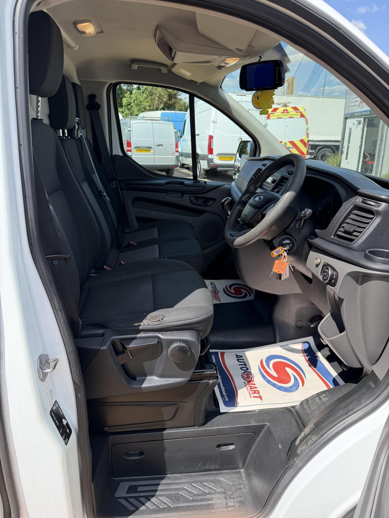 2018 Ford Transit Custom 2.0 320 EcoBlue Panel Van 5dr Diesel Manual L2 H2 Euro 6 (130 ps) - Thumbnail 14