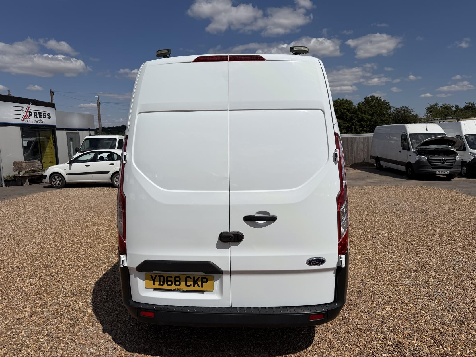 2018 Ford Transit Custom 2.0 320 EcoBlue Panel Van 5dr Diesel Manual L2 H2 Euro 6 (130 ps) - Thumbnail 10