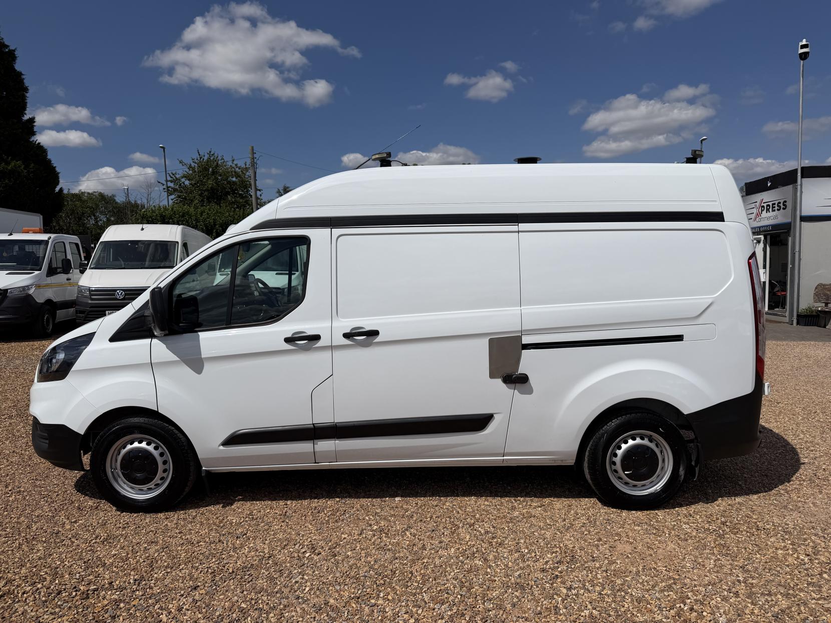 2018 Ford Transit Custom 2.0 320 EcoBlue Panel Van 5dr Diesel Manual L2 H2 Euro 6 (130 ps) - Thumbnail 8