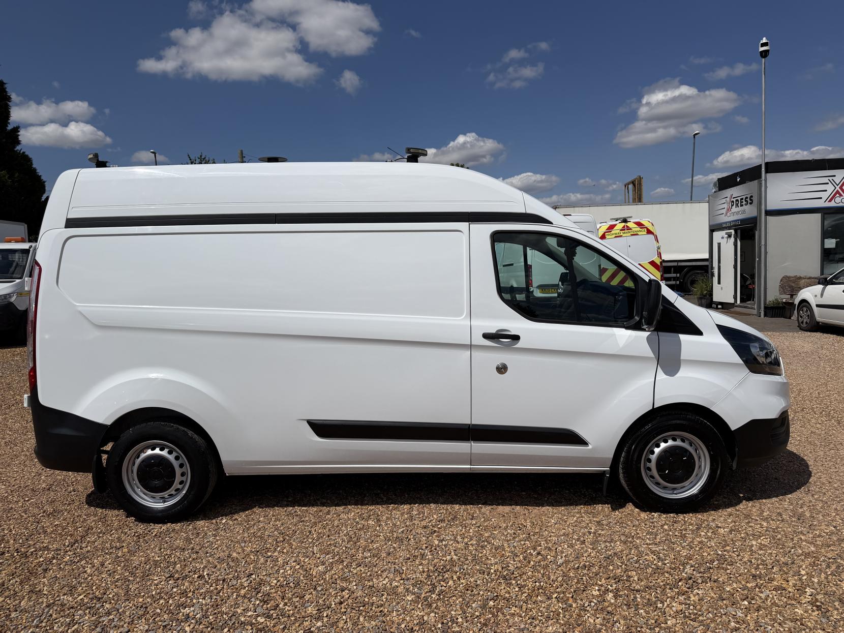 2018 Ford Transit Custom 2.0 320 EcoBlue Panel Van 5dr Diesel Manual L2 H2 Euro 6 (130 ps) - Thumbnail 12