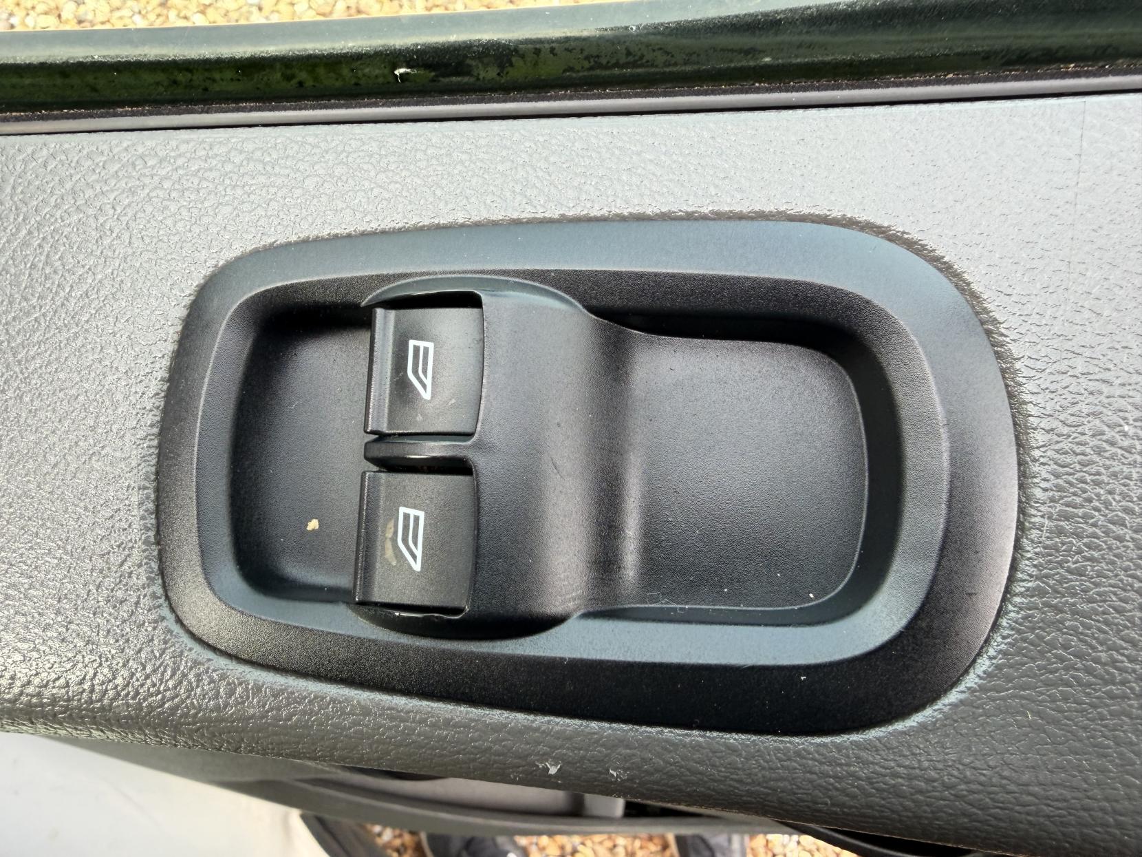 Ford Transit 2.0 350 EcoBlue Leader Panel Van 5dr Diesel Manual RWD L2 H3 Euro 6 (s/s) (130 ps)