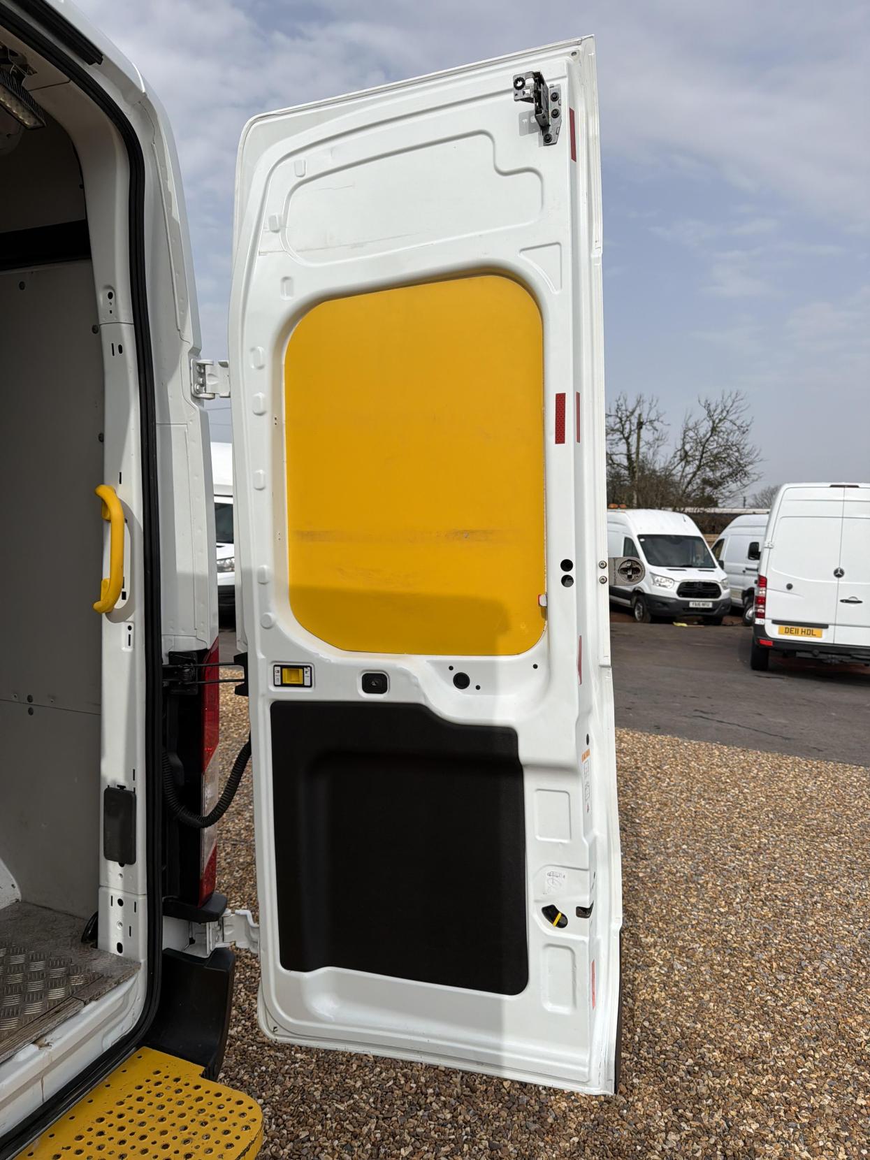 Ford Transit 2.0 350 EcoBlue Leader Panel Van 5dr Diesel Manual RWD L2 H3 Euro 6 (s/s) (130 ps)