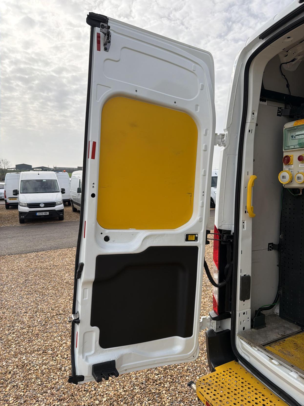 Ford Transit 2.0 350 EcoBlue Leader Panel Van 5dr Diesel Manual RWD L2 H3 Euro 6 (s/s) (130 ps)