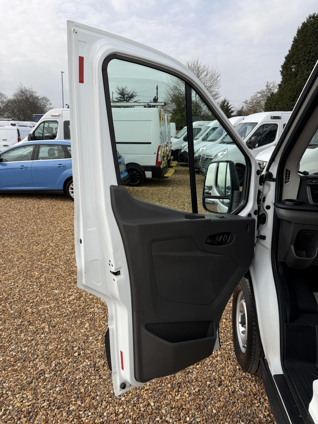 Ford Transit 2.0 350 EcoBlue Leader Panel Van 5dr Diesel Manual RWD L2 H3 Euro 6 (s/s) (130 ps)