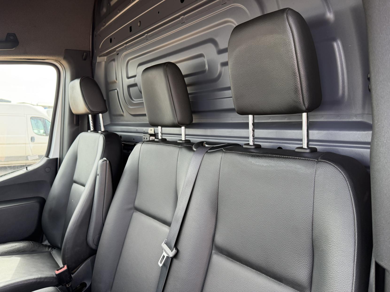 2021 Mercedes-Benz Sprinter 2.1 316 CDI Progressive Panel Van 5dr Diesel Manual RWD L2 H2 Euro 6 (s/s) (163 ps) - Thumbnail 16