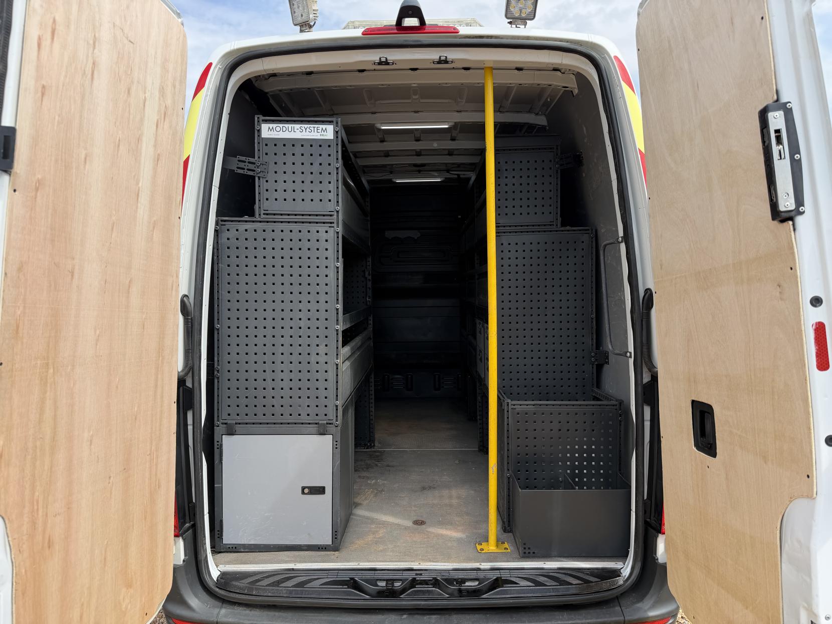 2021 Mercedes-Benz Sprinter 2.1 316 CDI Progressive Panel Van 5dr Diesel Manual RWD L2 H2 Euro 6 (s/s) (163 ps) - Thumbnail 3
