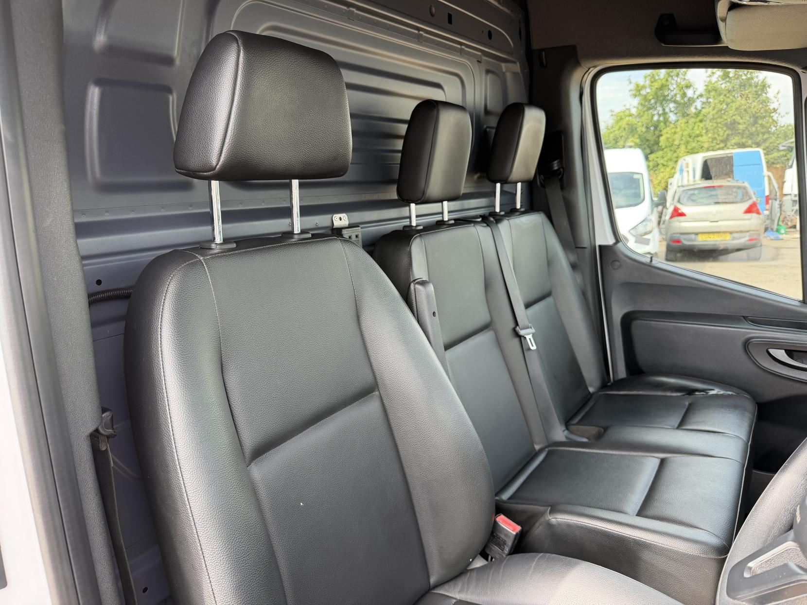 2021 Mercedes-Benz Sprinter 2.1 316 CDI Progressive Panel Van 5dr Diesel Manual RWD L2 H2 Euro 6 (s/s) (163 ps) - Thumbnail 15