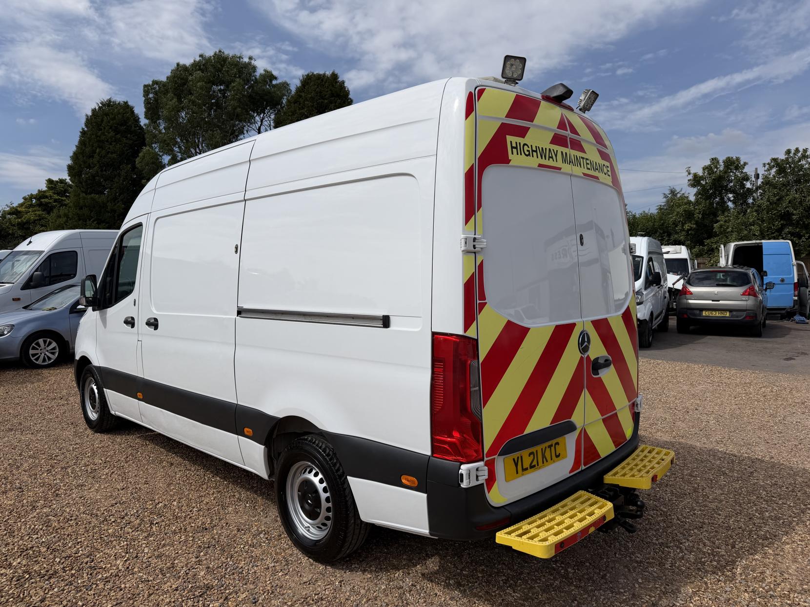 2021 Mercedes-Benz Sprinter 2.1 316 CDI Progressive Panel Van 5dr Diesel Manual RWD L2 H2 Euro 6 (s/s) (163 ps) - Thumbnail 9