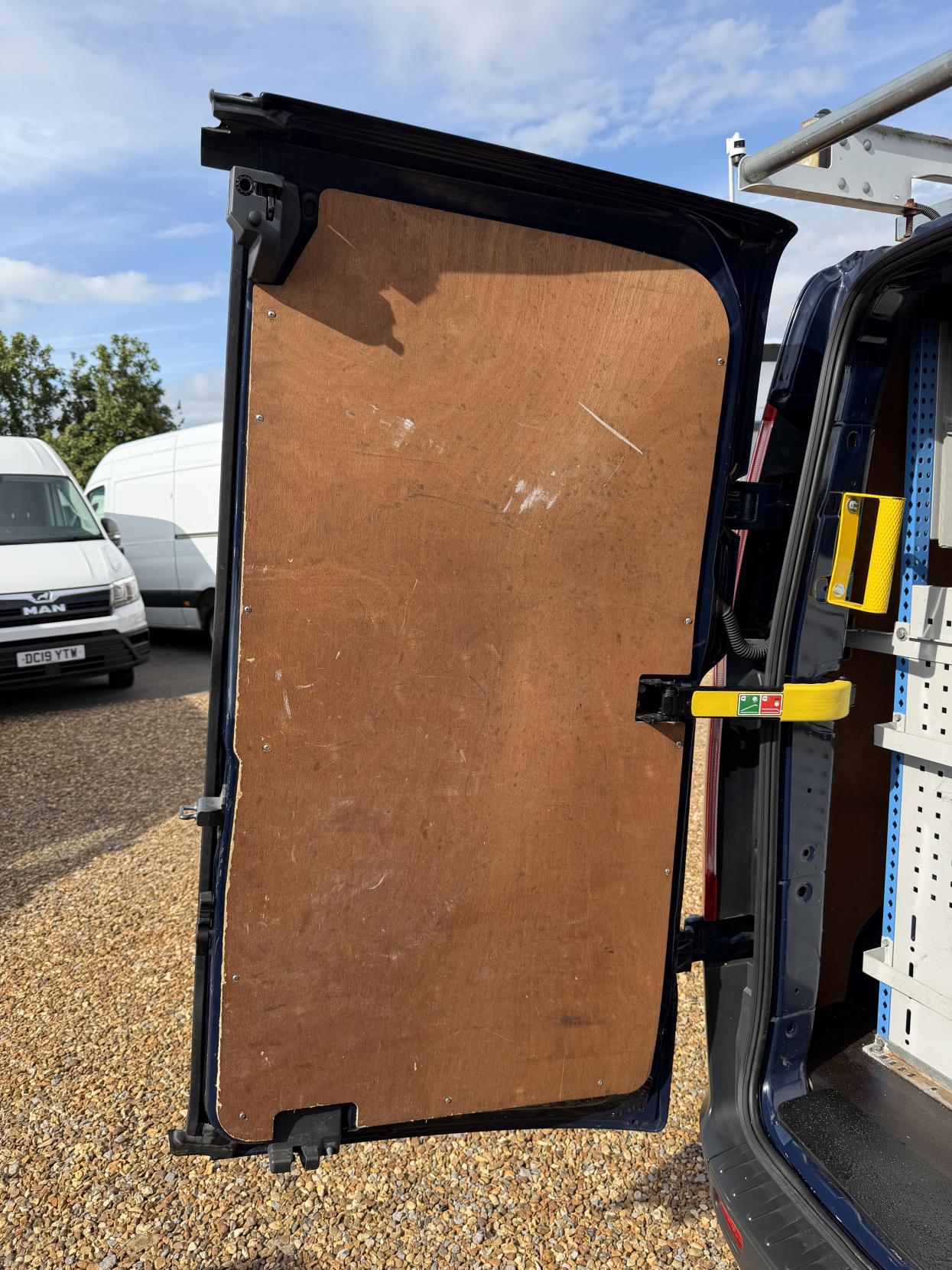 2013 Ford Transit Custom 2.2 TDCi 330 Trend Panel Van 5dr Diesel Manual L2 H1 (197 g/km, 123 bhp) - Thumbnail 40