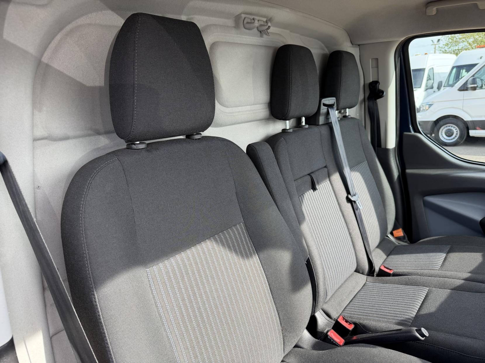 2013 Ford Transit Custom 2.2 TDCi 330 Trend Panel Van 5dr Diesel Manual L2 H1 (197 g/km, 123 bhp) - Thumbnail 14