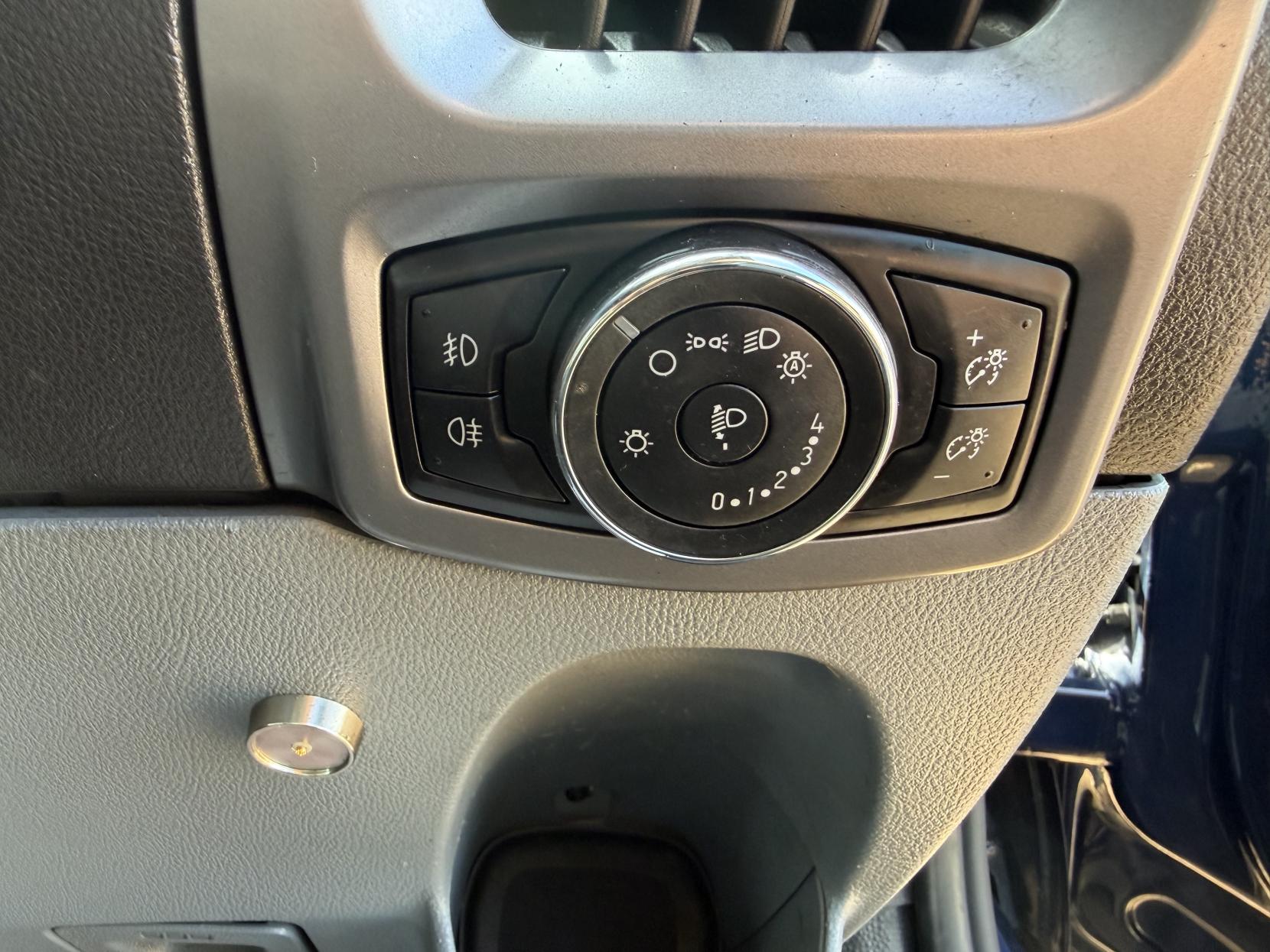 2013 Ford Transit Custom 2.2 TDCi 330 Trend Panel Van 5dr Diesel Manual L2 H1 (197 g/km, 123 bhp) - Thumbnail 25