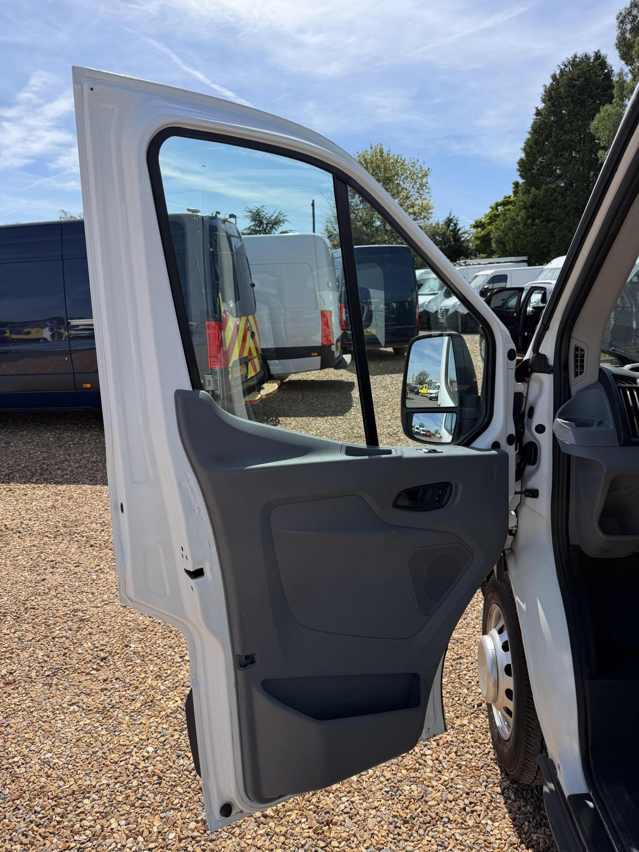 2017 Ford Transit 2.0 350 EcoBlue 1-Way Double Tipper Double Cab 4dr Diesel Manual RWD L3 Euro 6 (1-Way, 1-Stop) (130 ps) - Thumbnail 19