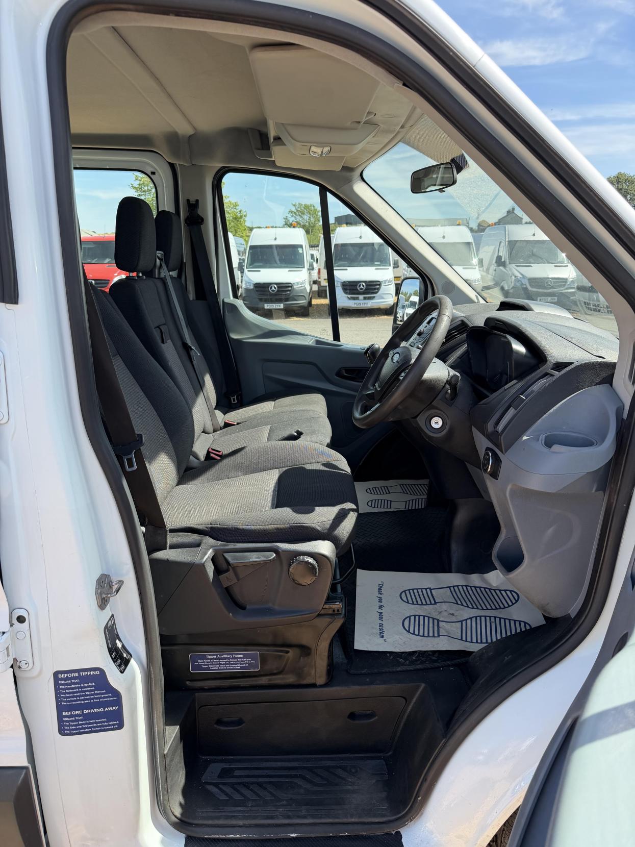 2017 Ford Transit 2.0 350 EcoBlue 1-Way Double Tipper Double Cab 4dr Diesel Manual RWD L3 Euro 6 (1-Way, 1-Stop) (130 ps) - Thumbnail 17