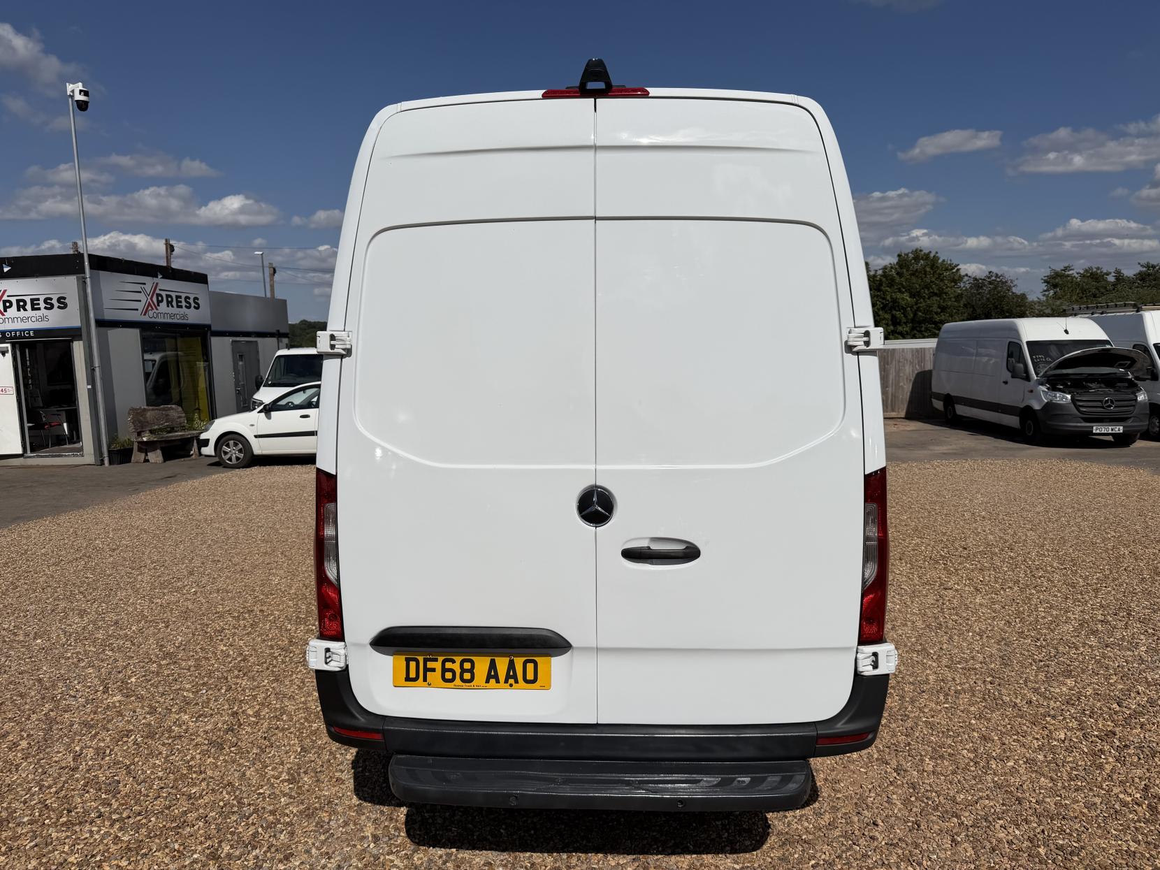2018 Mercedes-Benz Sprinter 2.1 314 CDI Panel Van 5dr Diesel G-Tronic+ RWD L2 H1 Euro 6 (143 ps) - Thumbnail 10
