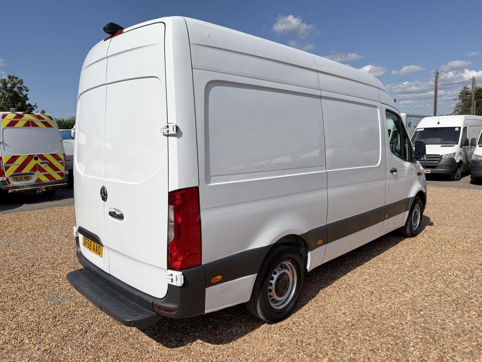 2018 Mercedes-Benz Sprinter 2.1 314 CDI Panel Van 5dr Diesel G-Tronic+ RWD L2 H1 Euro 6 (143 ps) - Thumbnail 11