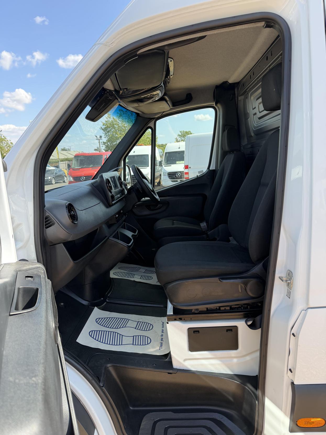 2018 Mercedes-Benz Sprinter 2.1 314 CDI Panel Van 5dr Diesel G-Tronic+ RWD L2 H1 Euro 6 (143 ps) - Thumbnail 17