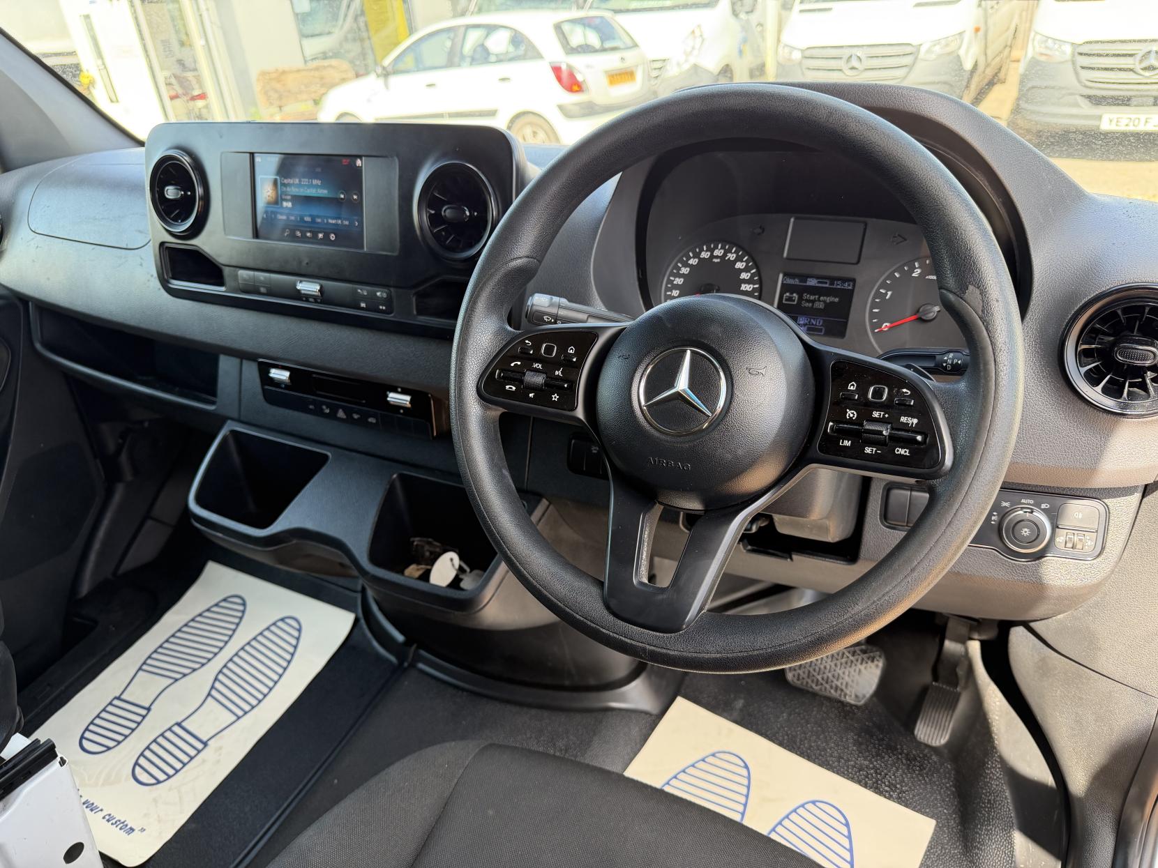 2018 Mercedes-Benz Sprinter 2.1 314 CDI Panel Van 5dr Diesel G-Tronic+ RWD L2 H1 Euro 6 (143 ps) - Thumbnail 2