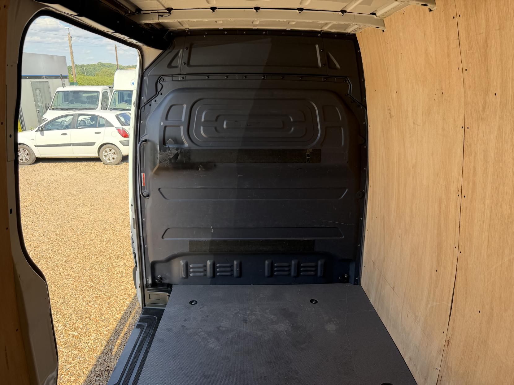 2018 Mercedes-Benz Sprinter 2.1 314 CDI Panel Van 5dr Diesel G-Tronic+ RWD L2 H1 Euro 6 (143 ps) - Thumbnail 21