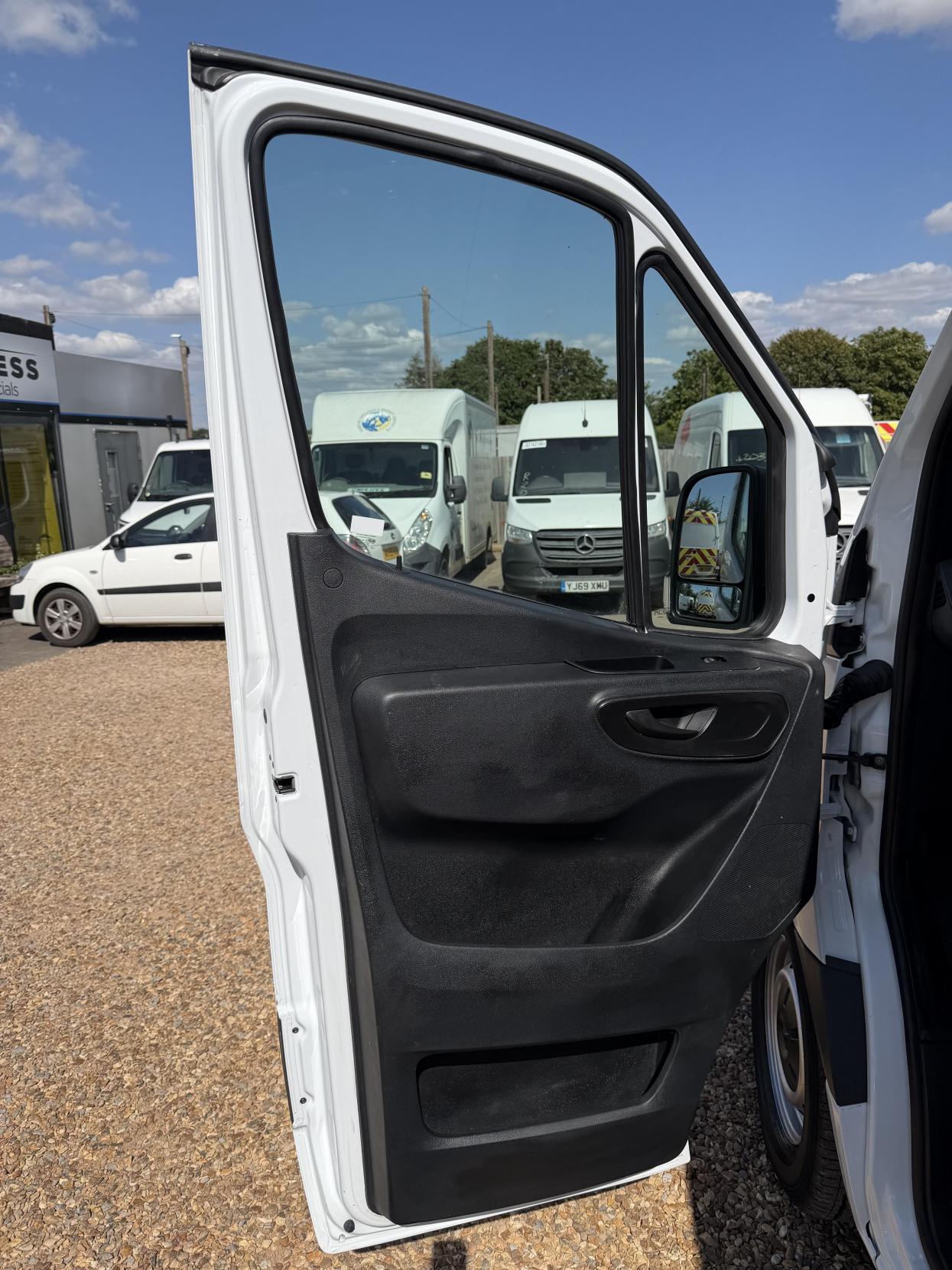 2018 Mercedes-Benz Sprinter 2.1 314 CDI Panel Van 5dr Diesel G-Tronic+ RWD L2 H1 Euro 6 (143 ps) - Thumbnail 22