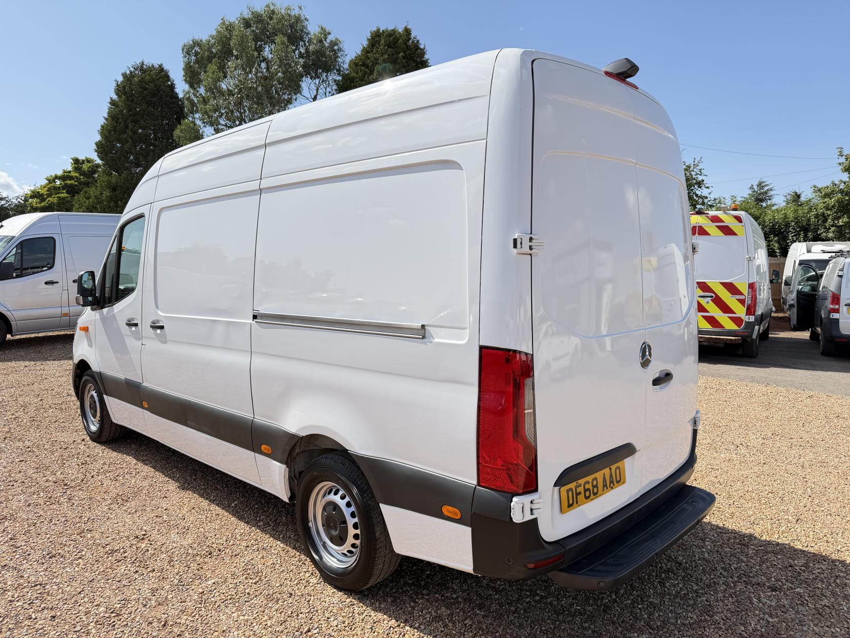 2018 Mercedes-Benz Sprinter 2.1 314 CDI Panel Van 5dr Diesel G-Tronic+ RWD L2 H1 Euro 6 (143 ps) - Thumbnail 9