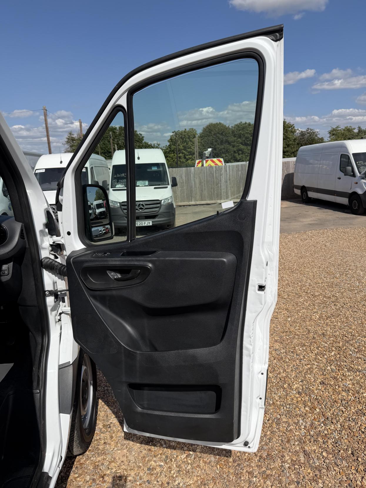 2018 Mercedes-Benz Sprinter 2.1 314 CDI Panel Van 5dr Diesel G-Tronic+ RWD L2 H1 Euro 6 (143 ps) - Thumbnail 19