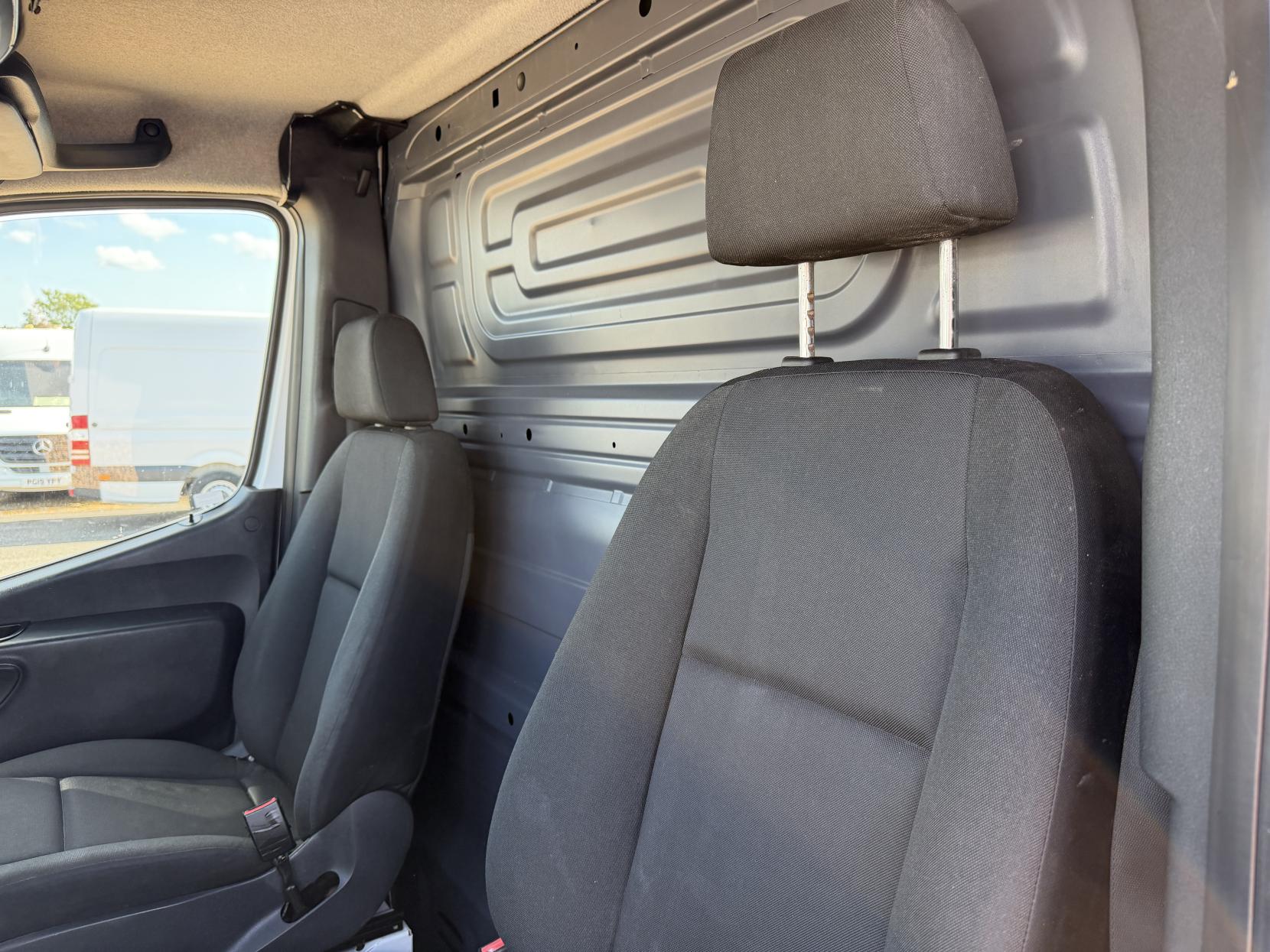 2018 Mercedes-Benz Sprinter 2.1 314 CDI Panel Van 5dr Diesel G-Tronic+ RWD L2 H1 Euro 6 (143 ps) - Thumbnail 15