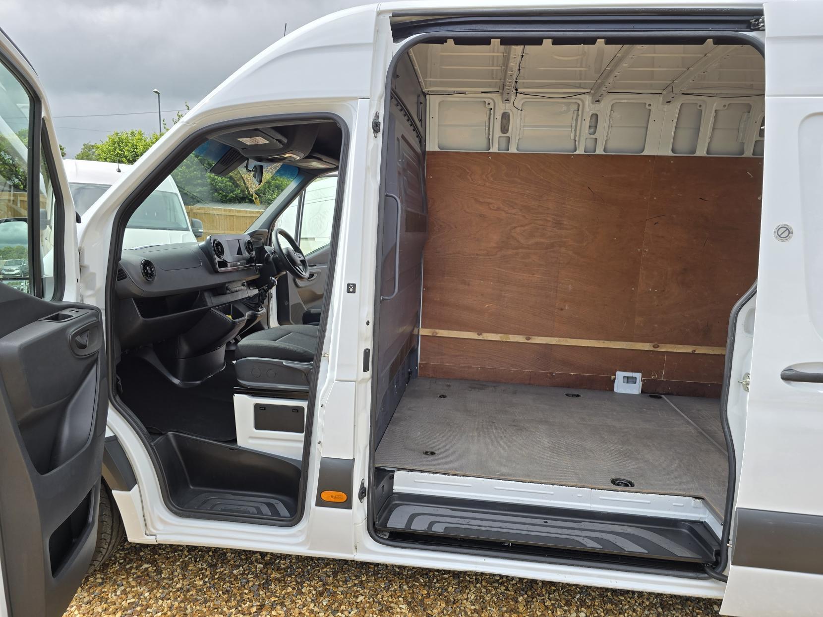Mercedes-Benz Sprinter 2.1 311 CDI Panel Van 5dr Diesel Manual RWD L3 H2 Euro 6 (114 ps)